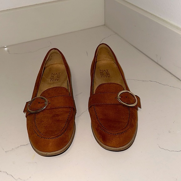 Naturalizer women’s brown suede like loafers - Picture 4 of 8